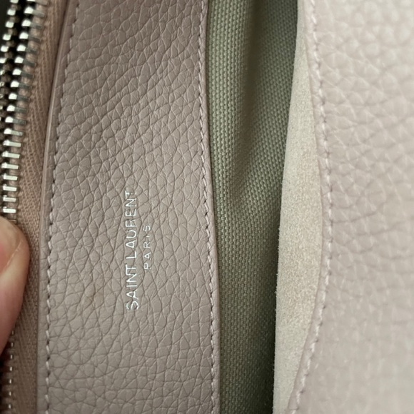 Saint Laurent Sac De Jour in Grained Leather (Baby) in color Poudre (soft mauve) - Picture 9 of 15